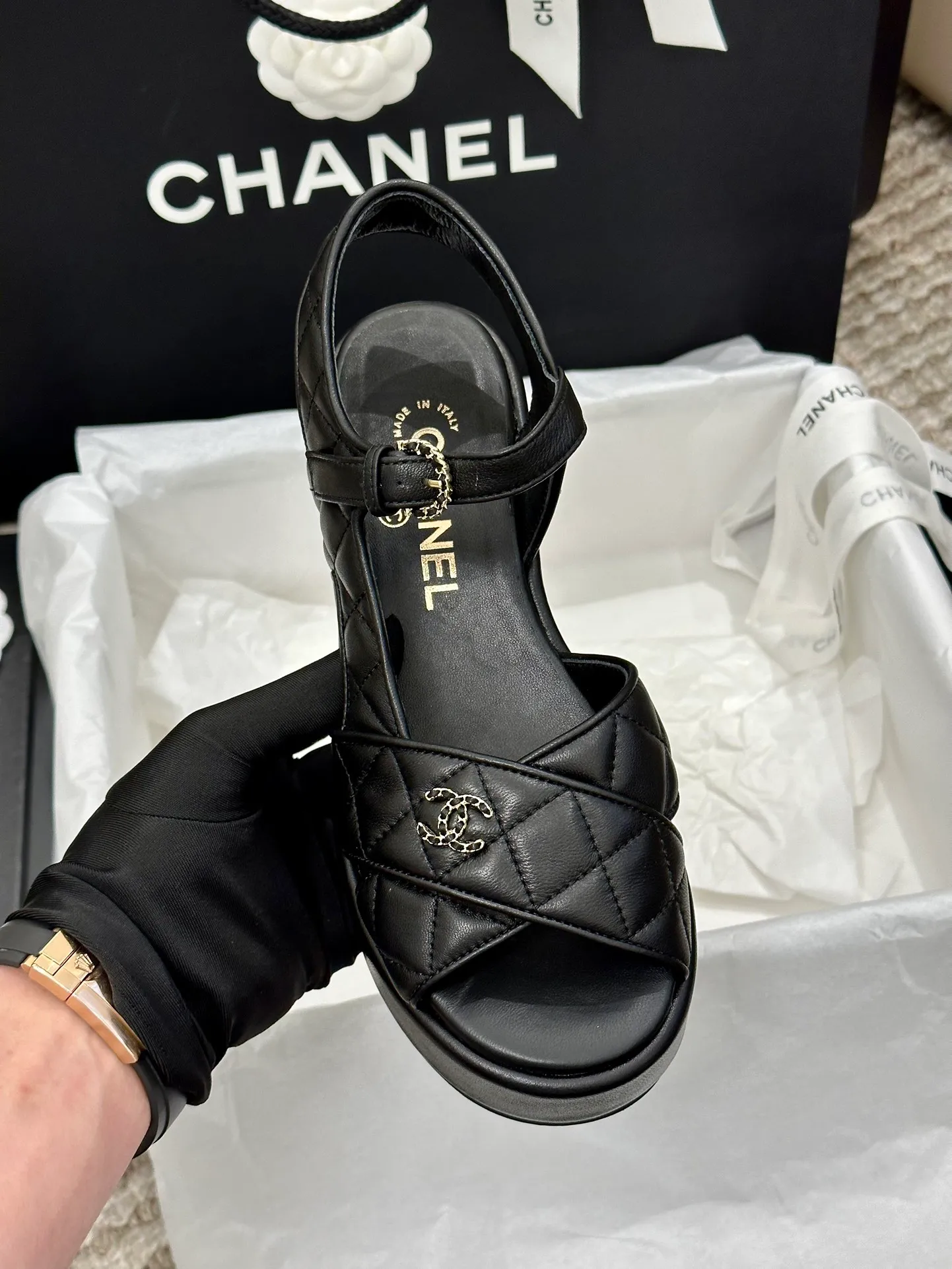 👟👟Ex-factory price 480👟👟 CHANEL C Jia Xiaoxiang 23ss new wedge heel open toe high heel sandals. Top counter quality. The moment you put it on your feet, it is still super stunning. 🔥All materials are customized according to the original version! Upper: imported first-layer calfskin/imported fragrant cloth/ lining: imported sheepskin, foot pad: sheepskin sole: outsole imported from Italy Size number: 34-40